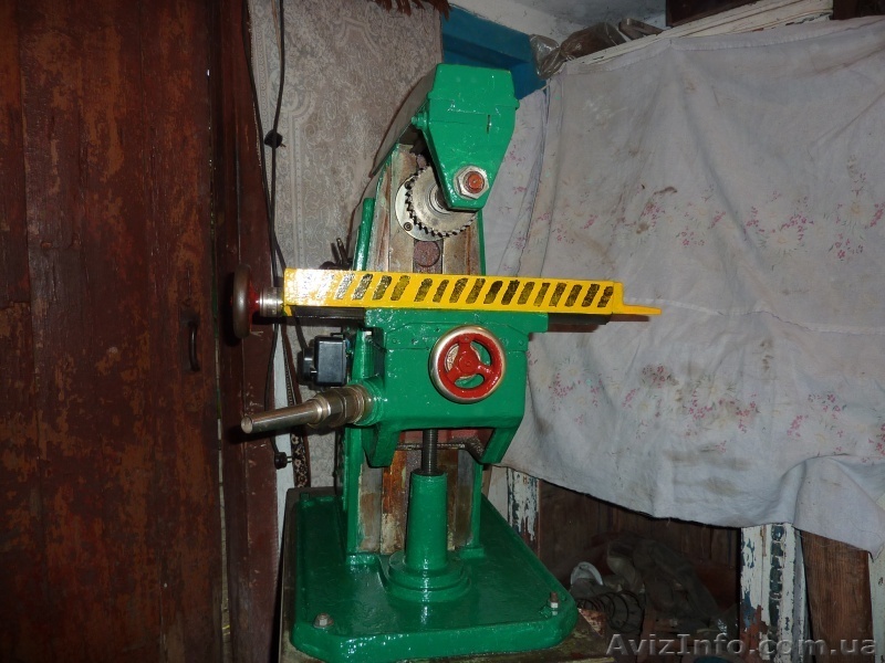 Продам настольный горизонтально-фрезерный станок тип НГФ. Работает от сети ~220в - <ro>Изображение</ro><ru>Изображение</ru> #1, <ru>Объявление</ru> #577837