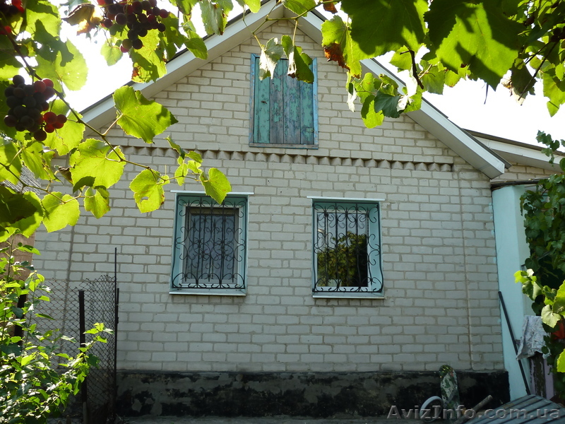 дом с кирпича,вода в доме и на улицы,печное отопление,3 жилые комнаты,2 флигеля, - <ro>Изображение</ro><ru>Изображение</ru> #1, <ru>Объявление</ru> #930760