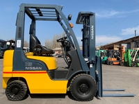 Газ-бензиновый погрузчик Nissan с мачтой триплекс  - <ro>Изображение</ro><ru>Изображение</ru> #1, <ru>Объявление</ru> #1696554