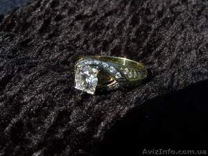 Кольцо с крупным бриллиантом - <ro>Изображение</ro><ru>Изображение</ru> #1, <ru>Объявление</ru> #40293