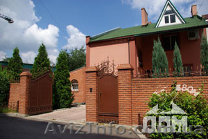 Дом с евроремонтом на пл. Бакинских Комиссаров - <ro>Изображение</ro><ru>Изображение</ru> #1, <ru>Объявление</ru> #425733