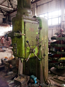 Универсальный вертикально-сверлильный станок 2Н135