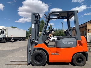 Вилковий автонавантажувач Toyota на 1.5 тонни. Модель: 7FGL15