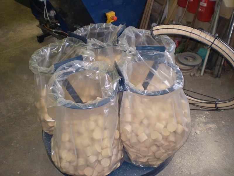 Брикетировочный гидравлический пресс  - <ro>Изображение</ro><ru>Изображение</ru> #1, <ru>Объявление</ru> #111384