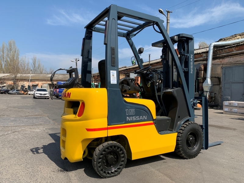 Газ-бензиновый погрузчик Nissan с мачтой триплекс  - <ro>Изображение</ro><ru>Изображение</ru> #3, <ru>Объявление</ru> #1696554